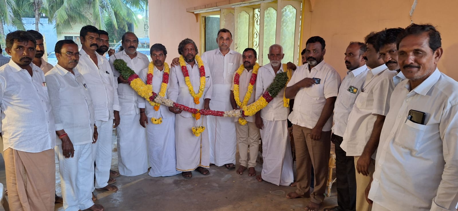 చెరువు కమిటీ చైర్మన్, ఉప చైర్మన్ కు సన్మానం చెరువు కమిటీ చైర్మన్, ఉప చైర్మన్ కు సన్మానం
