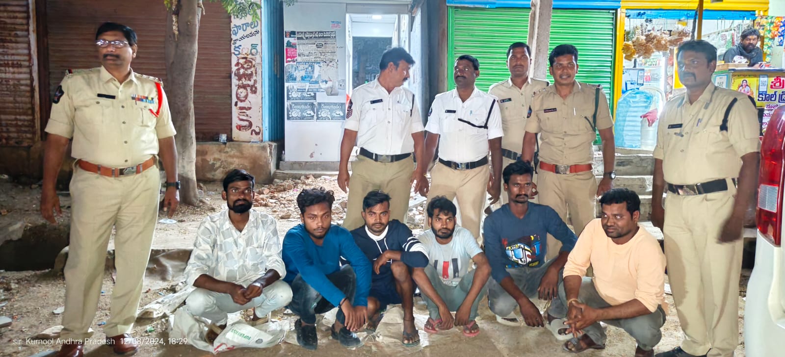చట్ట వ్యతిరేక కార్యకలాపాలపై పోలీసు డ్రోన్ కెమెరాతో గట్టి నిఘా చట్ట వ్యతిరేక కార్యకలాపాలపై పోలీసు డ్రోన్ కెమెరాతో గట్టి నిఘా