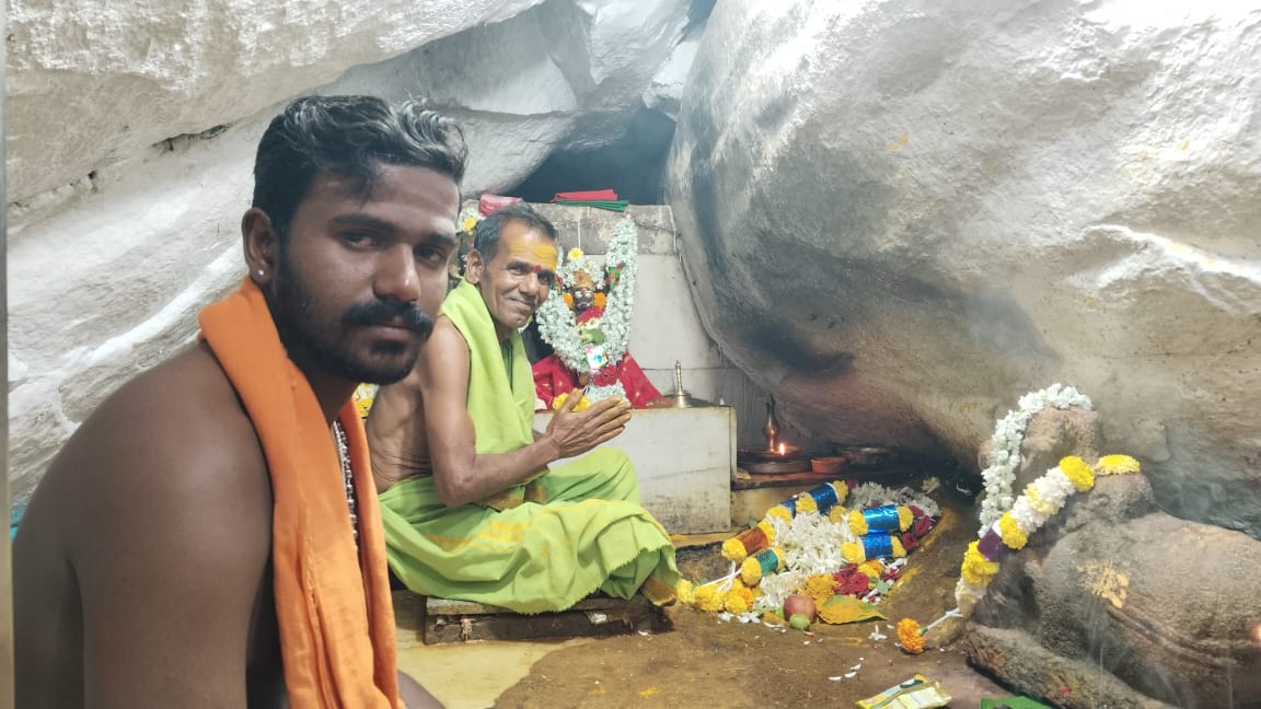 శ్రీ మాళ మల్లేశ్వర స్వామికి పూజలు శ్రీ మాళ మల్లేశ్వర స్వామికి పూజలు