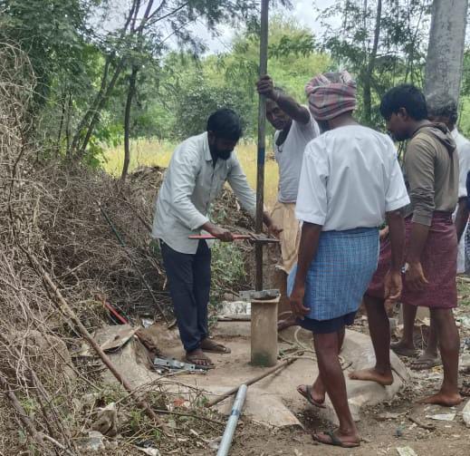 బోరింగ్ కు మరమ్మతులు చేయించిన గ్రామ సర్పంచ్ యండ చౌడప్ప