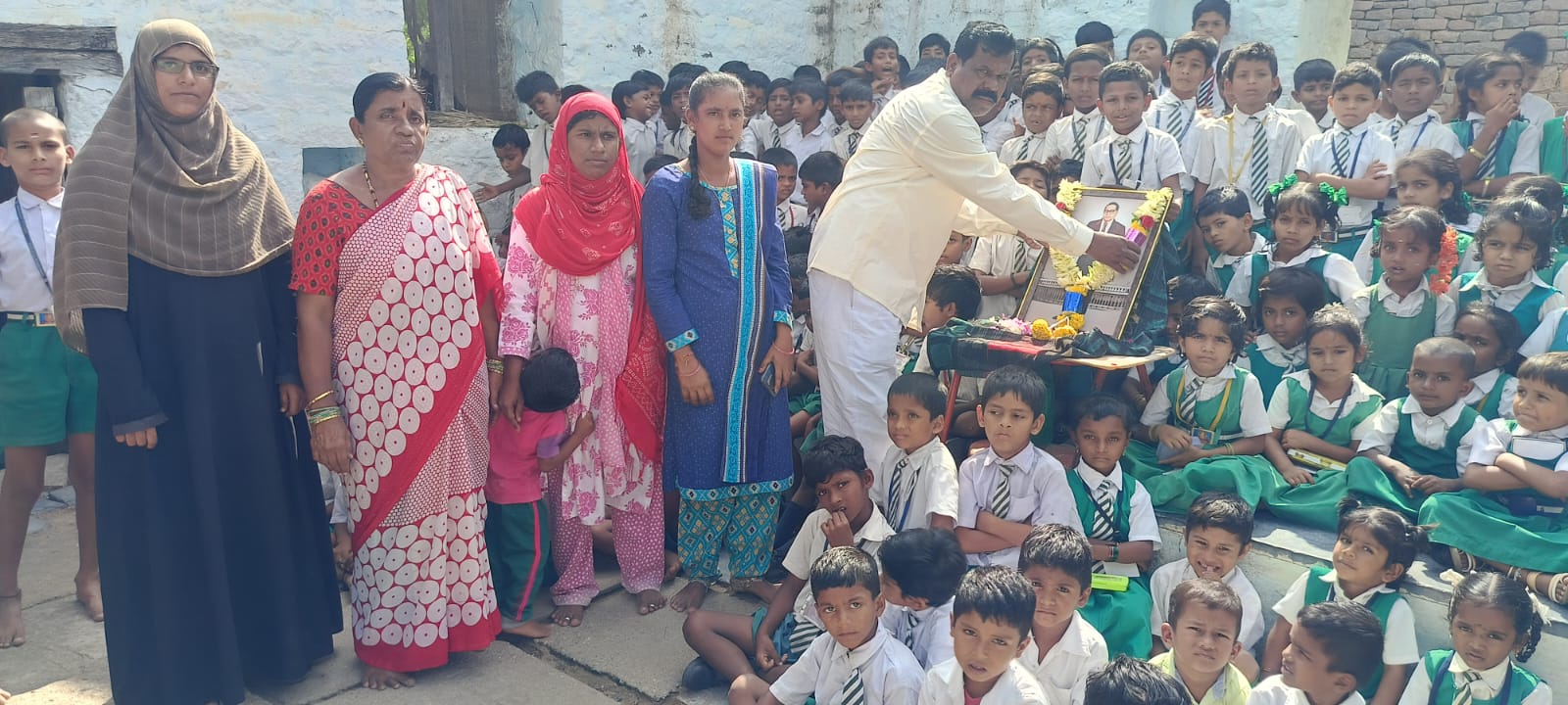 ఘనంగా డాక్టర్ బిఆర్ అంబేడ్కర్ 68వ వర్ధంతి ఘనంగా డాక్టర్ బిఆర్ అంబేడ్కర్ 68వ వర్ధంతి