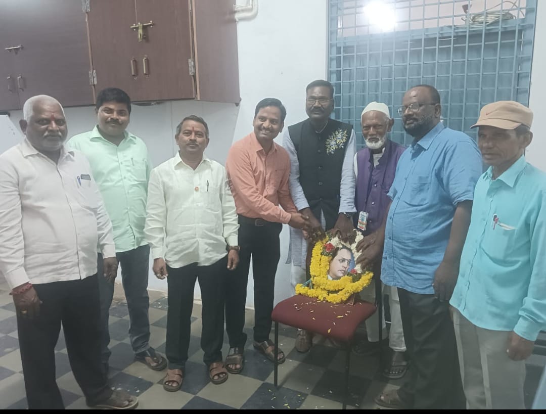 విద్యాశాఖ కార్యాలయంలో బాబాసాహెబ్ అంబేద్కర్ వర్ధంతి విద్యాశాఖ కార్యాలయంలో బాబాసాహెబ్ అంబేద్కర్ వర్ధంతి