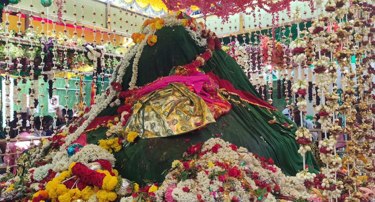 ఎల్లార్తి దర్గలో ప్రత్యేక ఫాతెహల్ ఎల్లార్తి దర్గలో ప్రత్యేక ఫాతెహల్