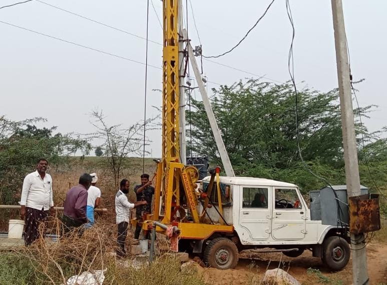 నీటి సమస్యను పరిష్కరించిన మారెళ్ల సర్పంచ్ సుగుణమ్మ