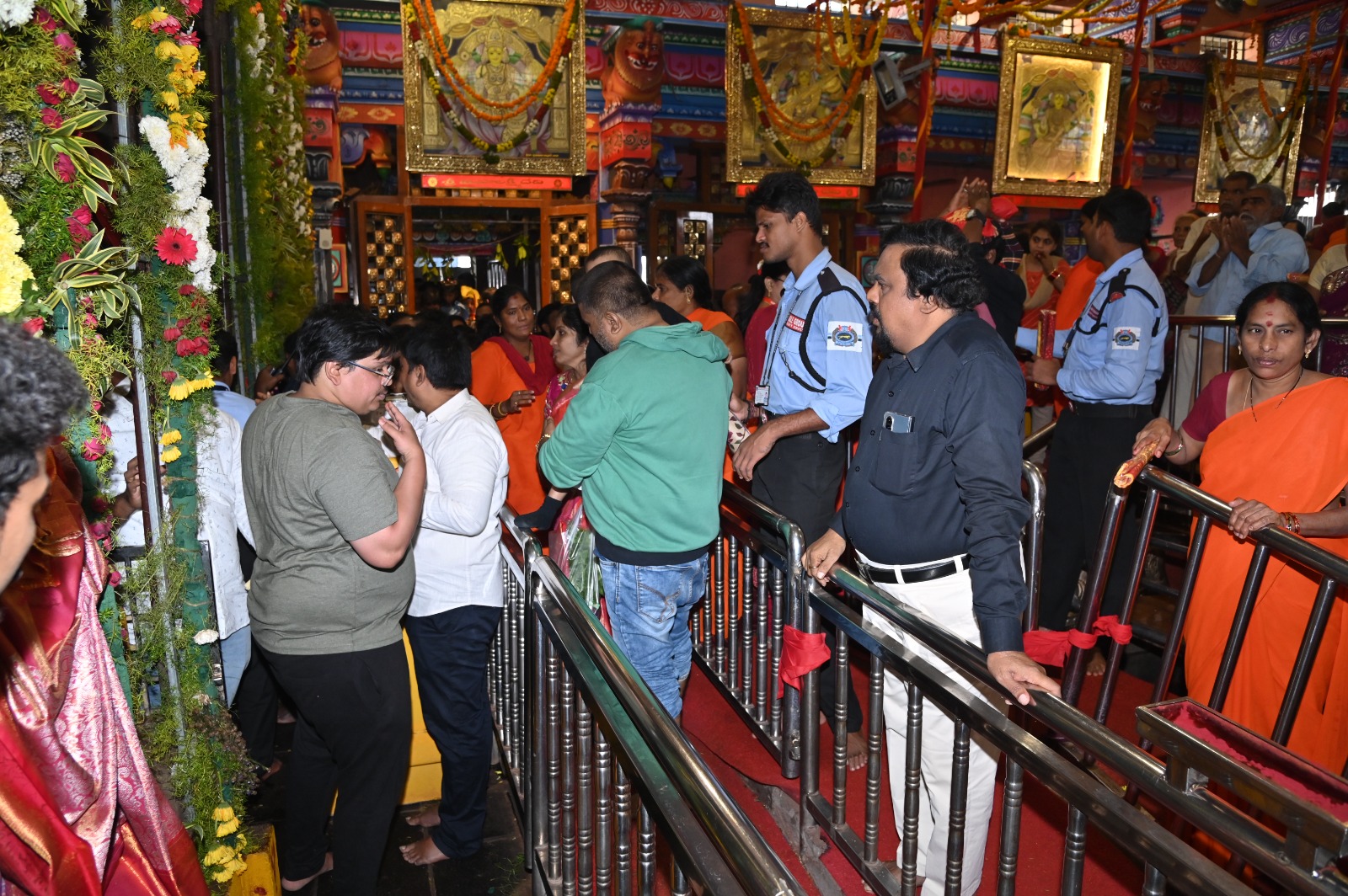 శాంతి కళ్యాణం సేవలలో విశేషముగా పాల్గొన్న భక్తులు శాంతి కళ్యాణం సేవలలో విశేషముగా పాల్గొన్న భక్తులు