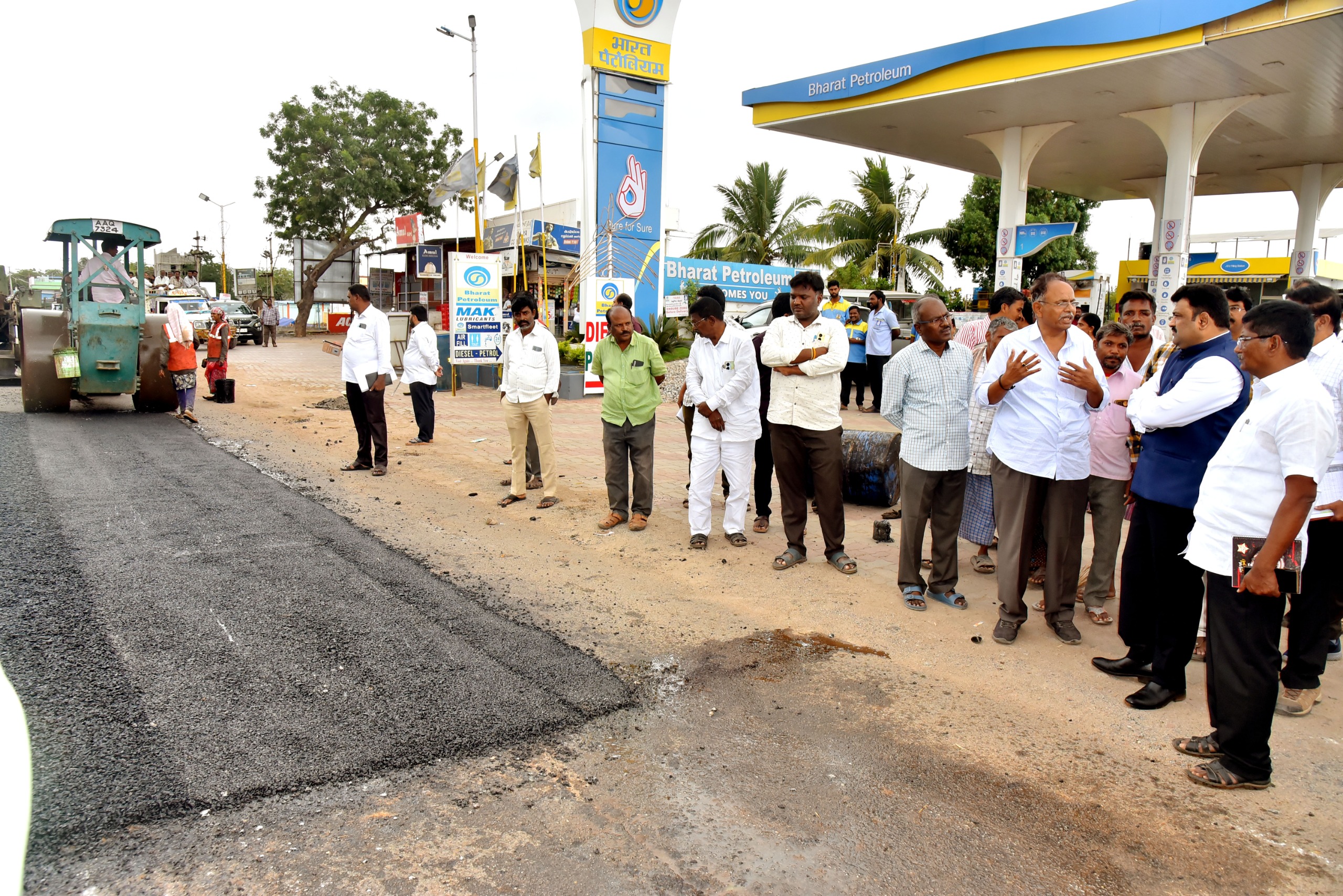 కోడుమూరు -ఎమ్మిగనూరు రోడ్డు మరమ్మతు పనులను త్వరితగతిన పూర్తిచేయాలి