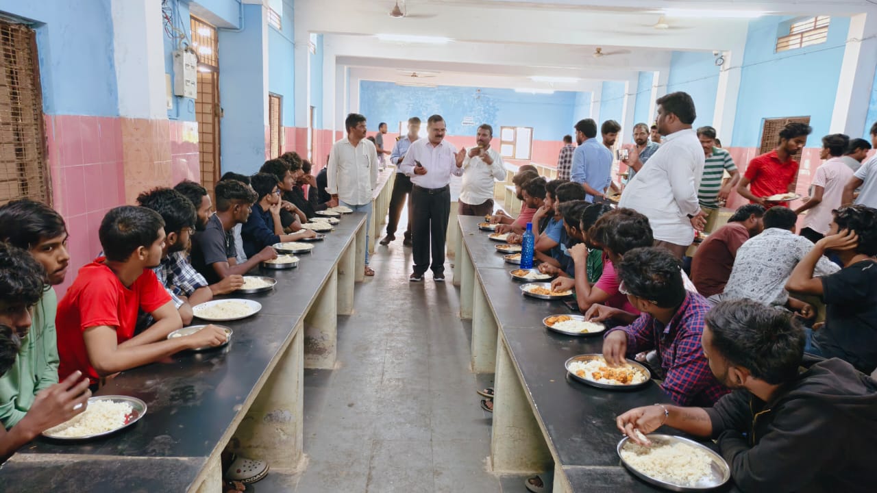 విద్యార్థులకు నాణ్యమైన ఆహారాన్ని అందించాలి