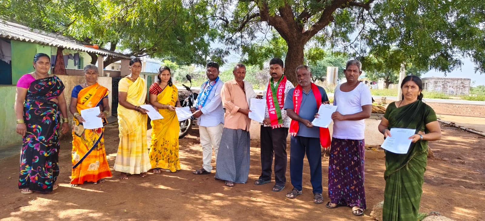 సీఎం చంద్రబాబు ఎన్నికల్లో ఇచ్చిన హామీను నిలబెట్టుకోవాలి సీఎం చంద్రబాబు ఎన్నికల్లో ఇచ్చిన హామీను నిలబెట్టుకోవాలి