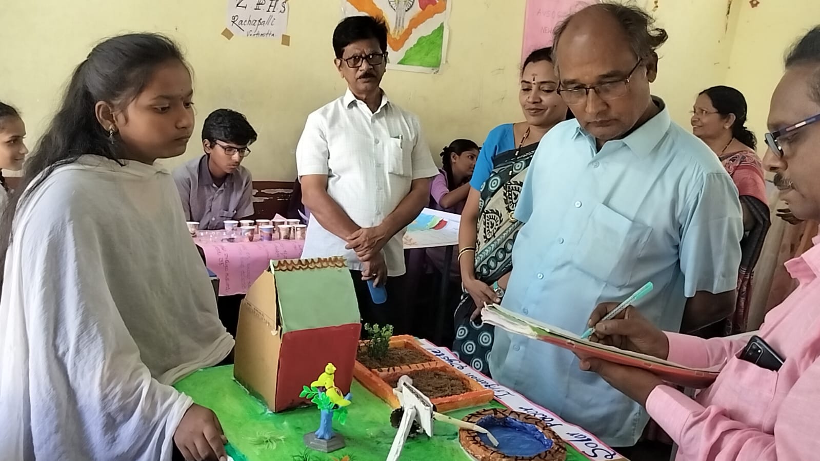 కొత్త మాధవరం ఉన్నత పాఠశాలలో విద్యార్థులకు ఎస్ఐఎఫ్ఎస్-2025 పోటీలు కొత్త మాధవరం ఉన్నత పాఠశాలలో విద్యార్థులకు ఎస్ఐఎఫ్ఎస్-2025 పోటీలు
