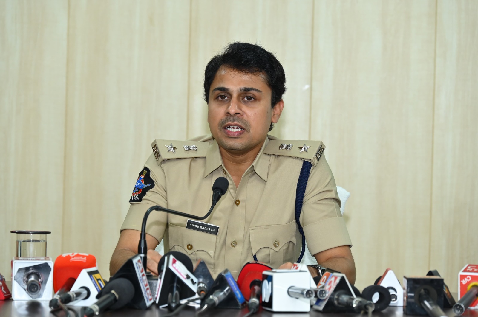 పోలీసుల సమర్థవంతమైన సిబ్బందితో 2024లో నేరాలు గణనీయంగా నేరాల తగ్గుదల పోలీసుల సమర్థవంతమైన సిబ్బందితో 2024లో నేరాలు గణనీయంగా నేరాల తగ్గుదల