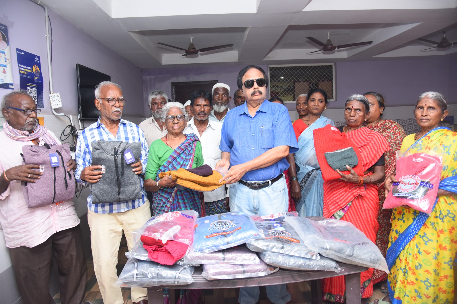 పేదలను ధనవంతులు ఆదుకోవాలి ; డాక్టర్. శంకర్ శర్మ