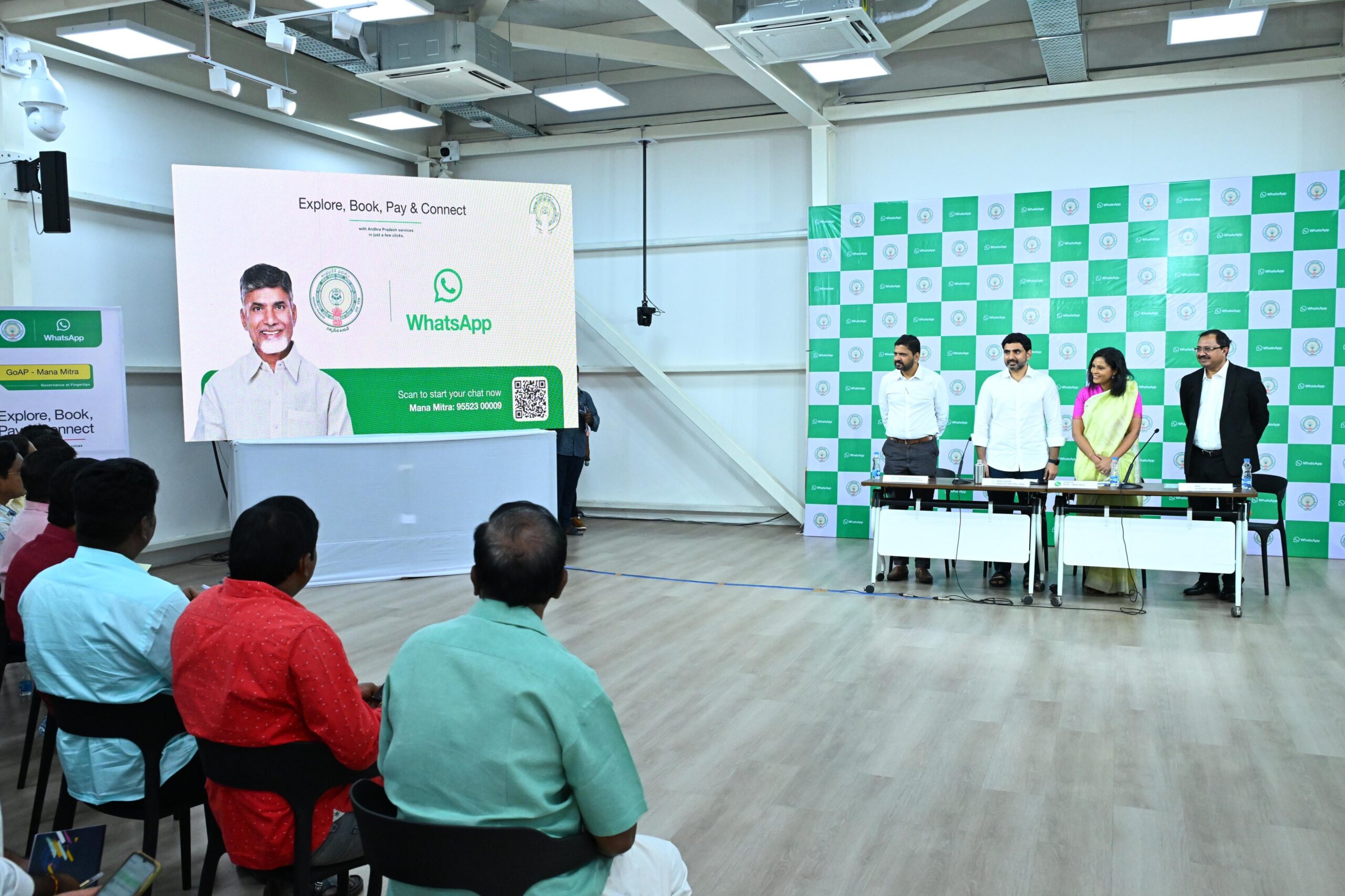 ఏపీలో మిత్ర పేరుతో వాట్సప్ గవర్నెన్స్ ను ప్రారంభించిన మంత్రి ఏపీలో మిత్ర పేరుతో వాట్సప్ గవర్నెన్స్ ను ప్రారంభించిన మంత్రి