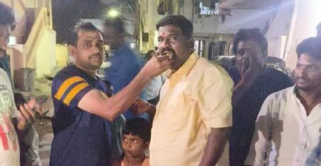 అభిమానుల మధ్య జన్మదిన వేడుకలు అభిమానుల మధ్య జన్మదిన వేడుకలు