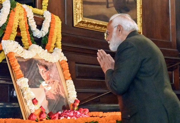 చంద్రబోస్ జయంతి కార్యక్రమంలో పాల్గొన్న : ప్రధాని చంద్రబోస్ జయంతి కార్యక్రమంలో పాల్గొన్న : ప్రధాని