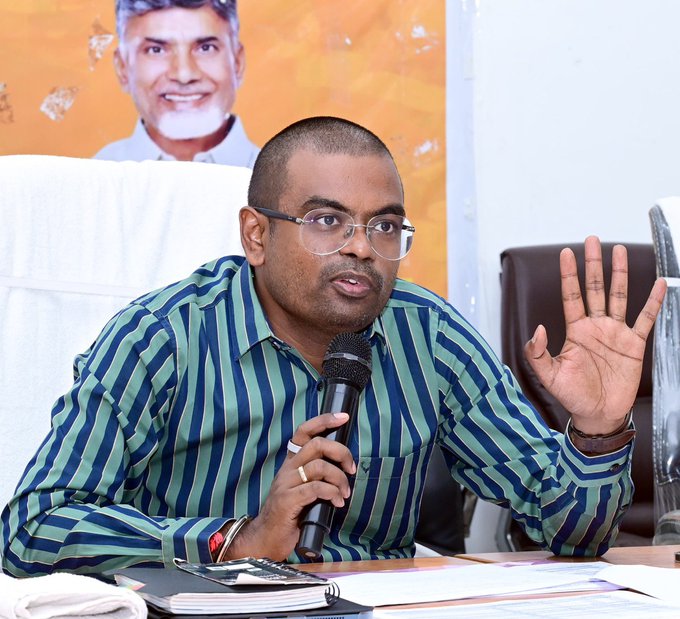 కాంట్రాక్టర్లకు బిల్లులు చెల్లించండి : కలెక్టర్ కాంట్రాక్టర్లకు బిల్లులు చెల్లించండి : కలెక్టర్
