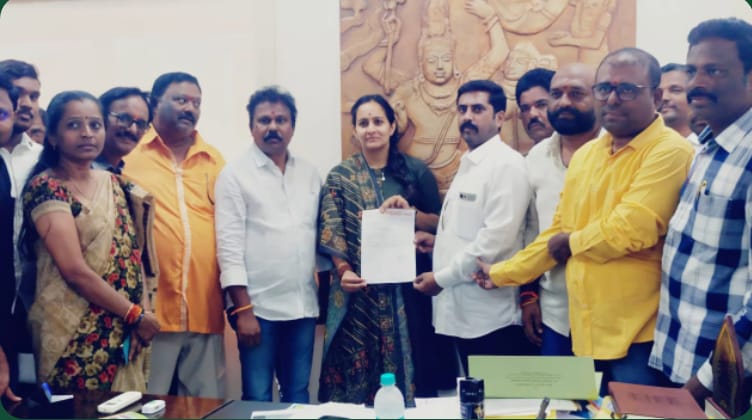 కర్నూల్ విమానాశ్రయంకు ఉయ్యాలవాడ నరసింహారెడ్డి పేరు పెట్టించేలా కృషి చేయాలి కర్నూల్ విమానాశ్రయంకు ఉయ్యాలవాడ నరసింహారెడ్డి పేరు పెట్టించేలా కృషి చేయాలి