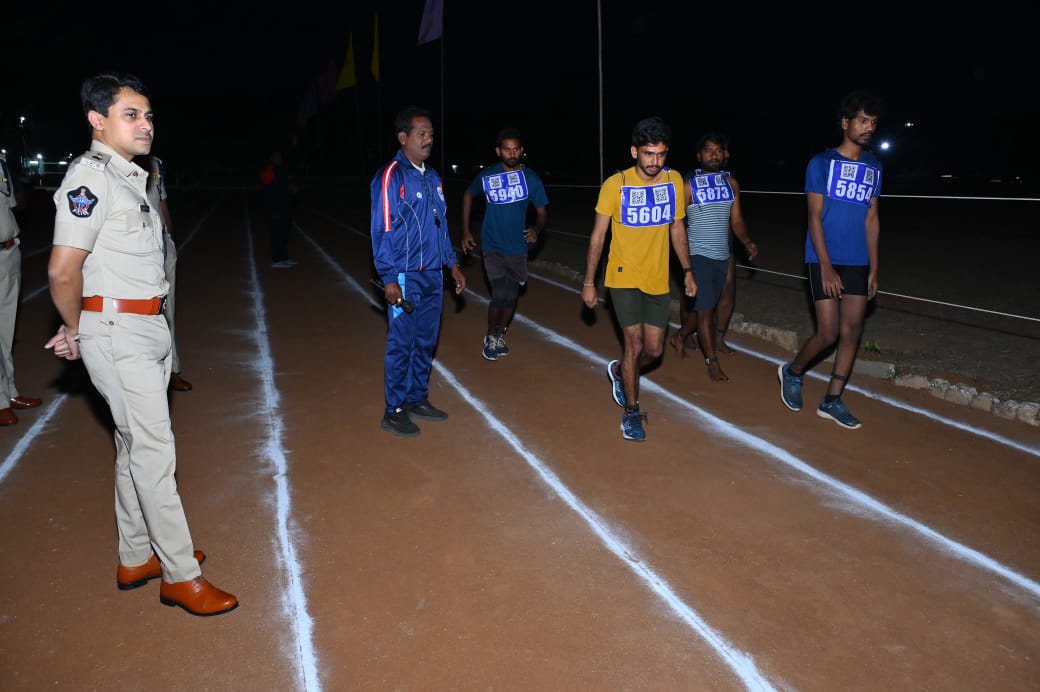 7 వ రోజు పోలీసు కానిస్టేబుల్ అభ్యర్థులకు దేహధారుడ్య పరీక్షలు 7 వ రోజు పోలీసు కానిస్టేబుల్ అభ్యర్థులకు దేహధారుడ్య పరీక్షలు