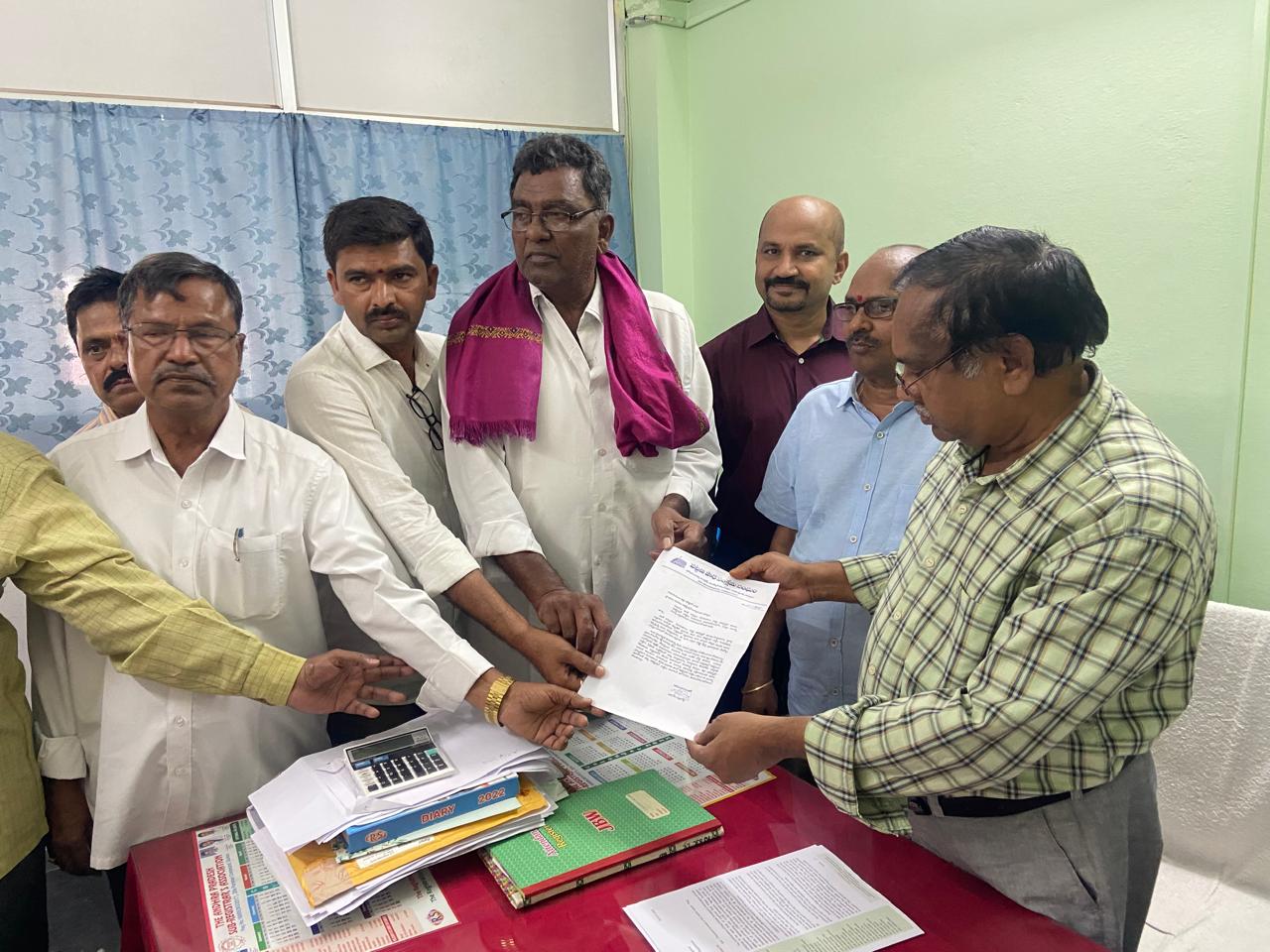 రిజిస్ట్రేషన్ చార్జీల పెంపు రెండేళ్లు వాయిదా వెయ్యాలి: బిల్డర్స్ అసోసియేషన్ రిజిస్ట్రేషన్ చార్జీల పెంపు రెండేళ్లు వాయిదా వెయ్యాలి: బిల్డర్స్ అసోసియేషన్