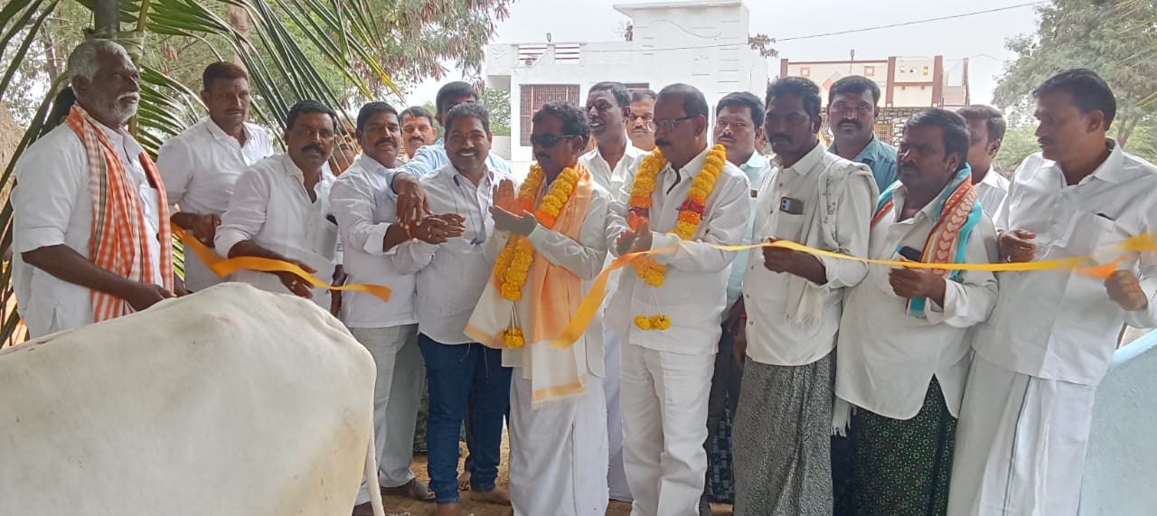 చెన్నంపల్లి గ్రామంలో గోకులం షెడ్డు ప్రారంభం చెన్నంపల్లి గ్రామంలో గోకులం షెడ్డు ప్రారంభం
