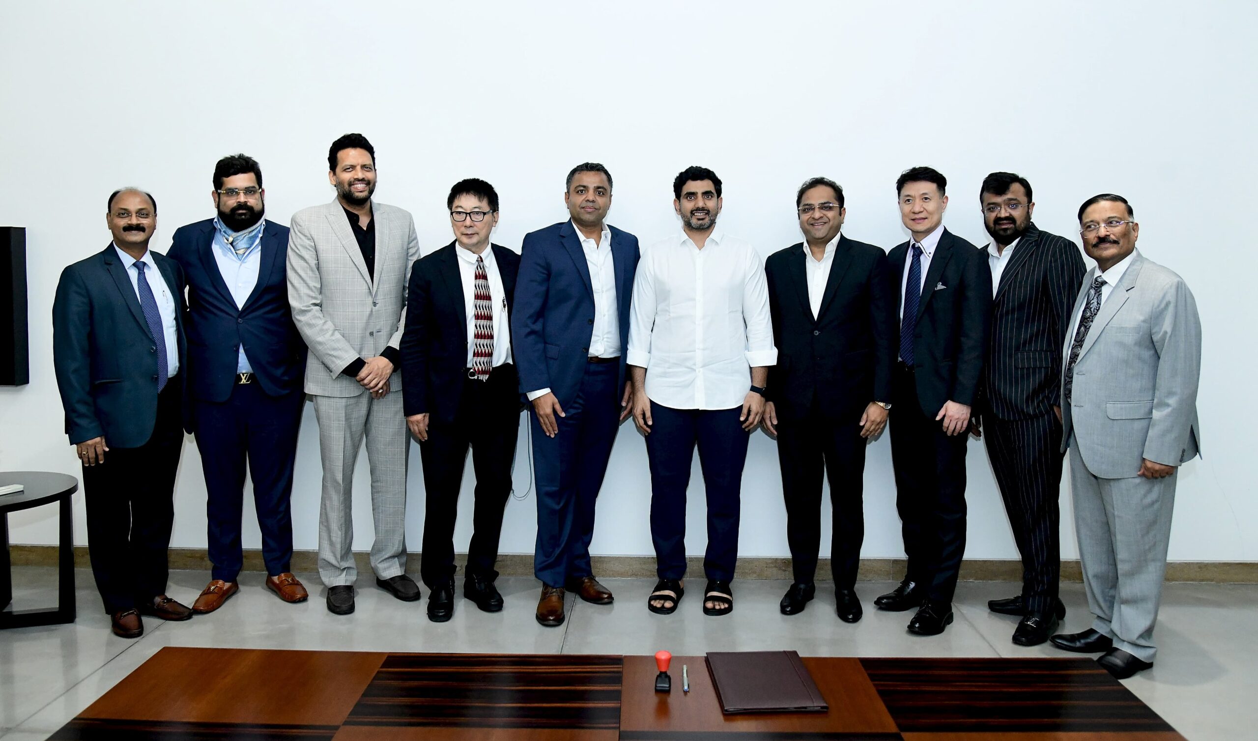 ఏపీకి భారీగా పెట్టుబడులు తీసుకొచ్చేందుకు కృషి చేస్తున్నాం.. రాష్ట్ర మంత్రి టీజీ భరత్ ఏపీకి భారీగా పెట్టుబడులు తీసుకొచ్చేందుకు కృషి చేస్తున్నాం.. రాష్ట్ర మంత్రి టీజీ భరత్