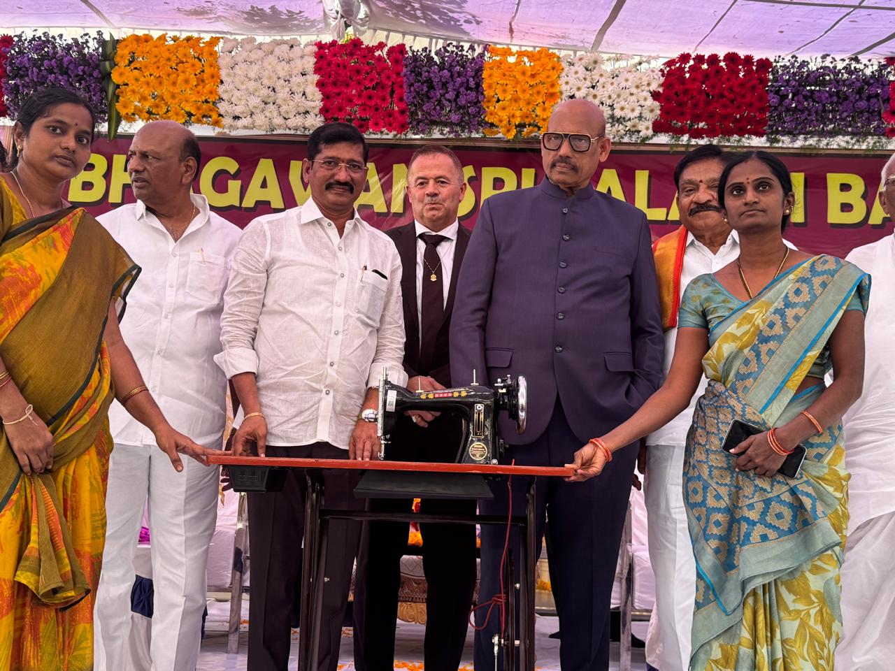 బాలసాయి బాబా జయంతి వేడుకల్లో పాల్గొన్న ఎం.పి బస్తిపాటి నాగరాజు బాలసాయి బాబా జయంతి వేడుకల్లో పాల్గొన్న ఎం.పి బస్తిపాటి నాగరాజు
