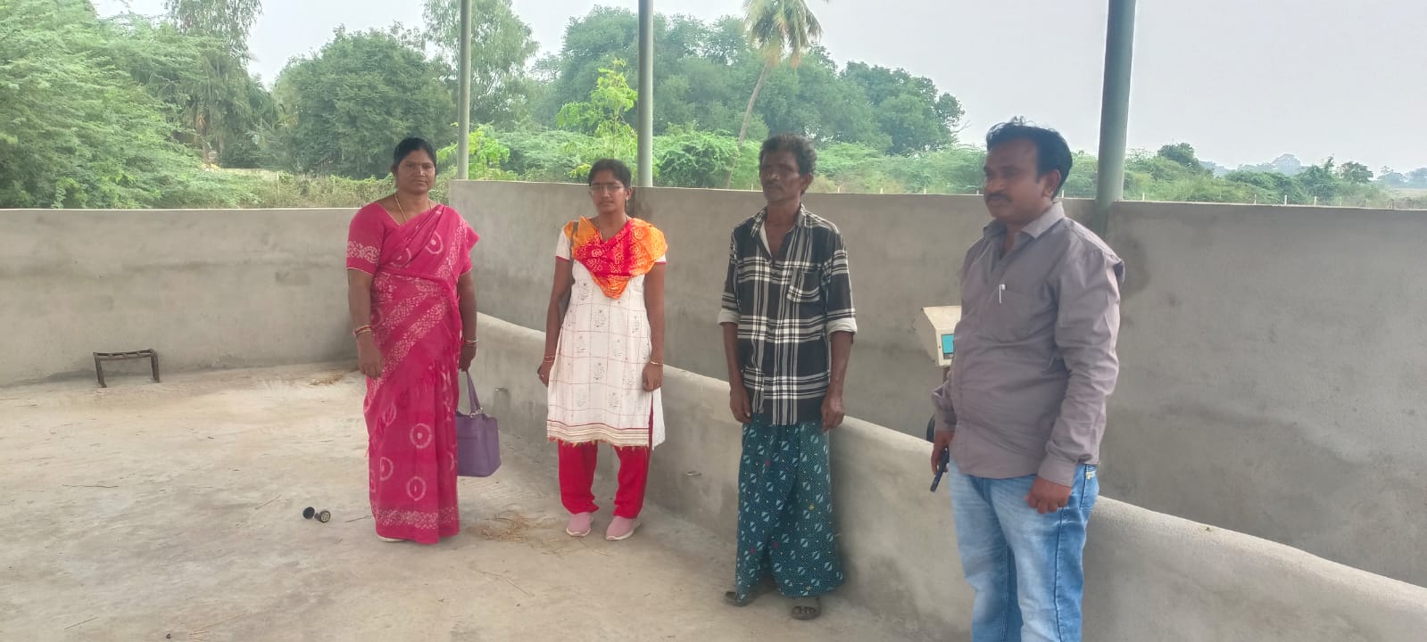 మినీ గోకులం షెడ్ నిర్మాణ పనులు పరిశీలన