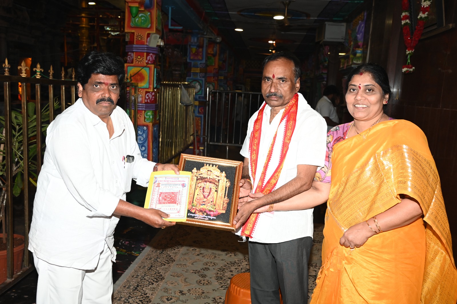 అన్నదానం నిమిత్తం విరాళం అందజేత అన్నదానం నిమిత్తం విరాళం అందజేత