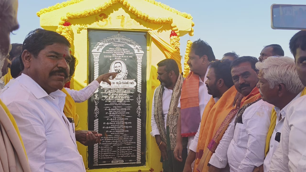 92 లక్షల నిధులతో అభివృద్ధి పనులు ప్రారంభం 92 లక్షల నిధులతో అభివృద్ధి పనులు ప్రారంభం