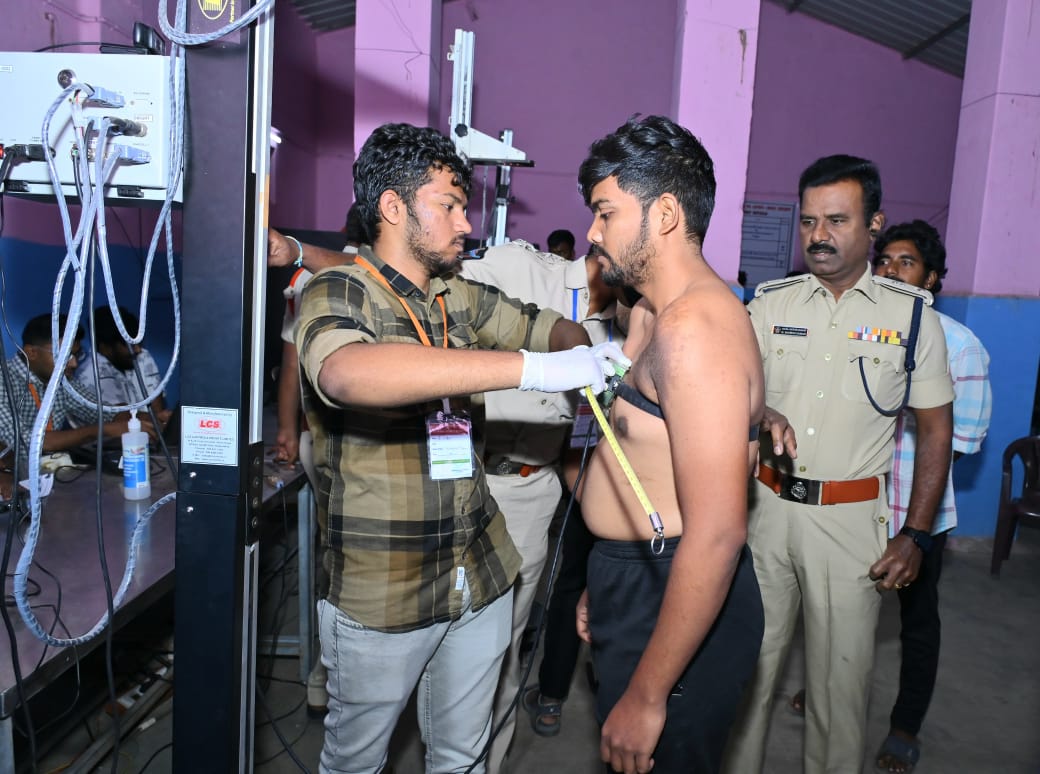 11 వ రోజు పోలీసు కానిస్టేబుల్ అభ్యర్థులకు దేహధారుడ్య పరీక్షలు 11 వ రోజు పోలీసు కానిస్టేబుల్ అభ్యర్థులకు దేహధారుడ్య పరీక్షలు