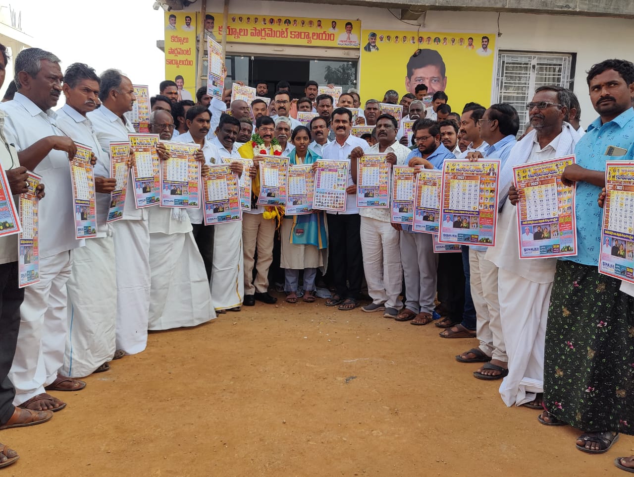కురువల సమస్యల పరిష్కారానికి కృషి చేస్తా.. కురువల సమస్యల పరిష్కారానికి కృషి చేస్తా..