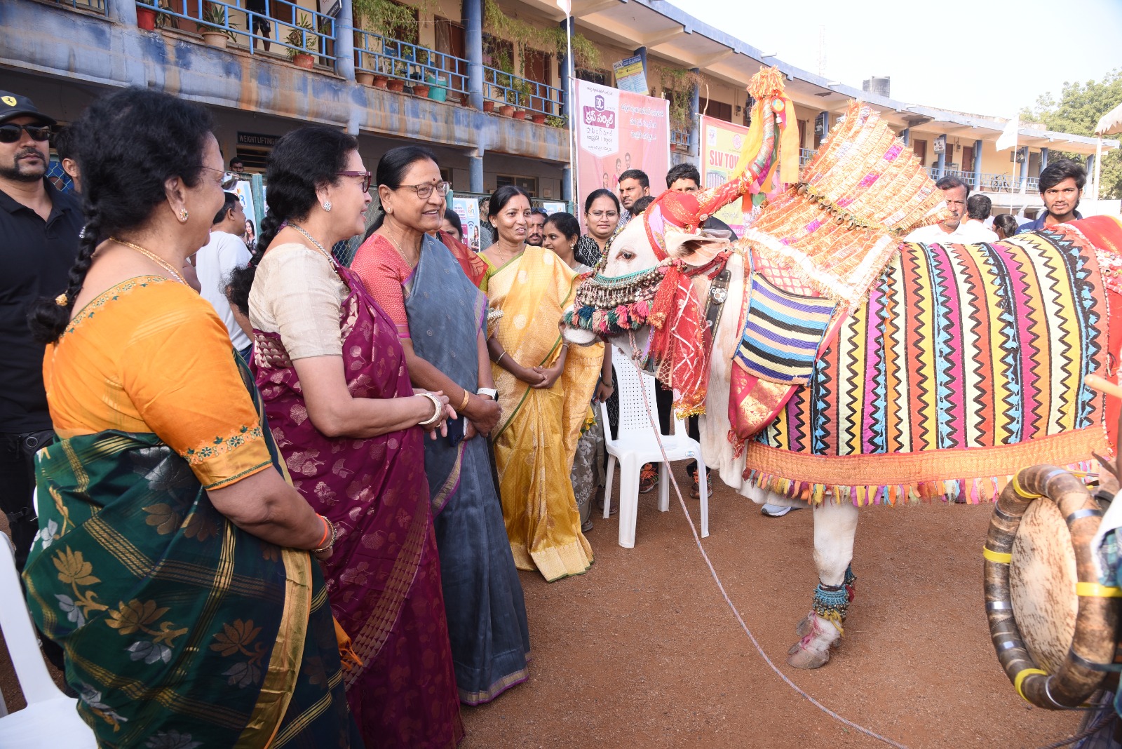 నయన నందకరంగా ముగ్గుల పోటీలు