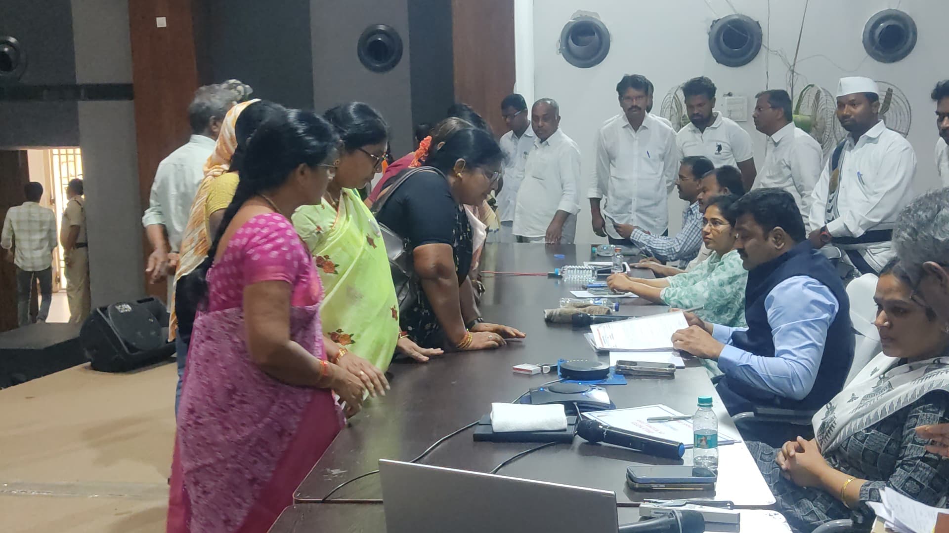 ధరల పెరుగుదలపై చర్యలు తీసుకోవాలని విజ్ఞప్తి