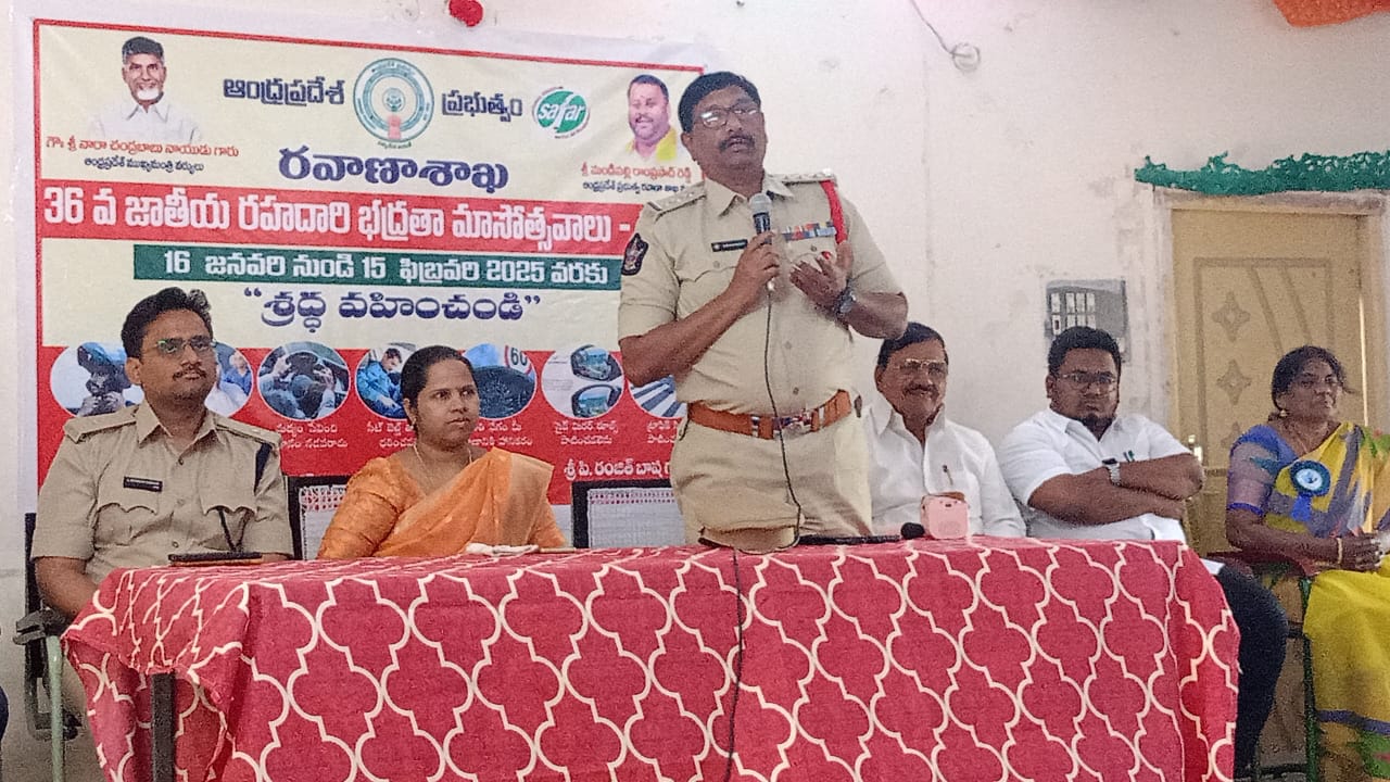రవాణా శాఖ ఆధ్వర్యంలో డ్రైవర్లకు ఉచిత మెగా వైద్య శిబిరం రవాణా శాఖ ఆధ్వర్యంలో డ్రైవర్లకు ఉచిత మెగా వైద్య శిబిరం