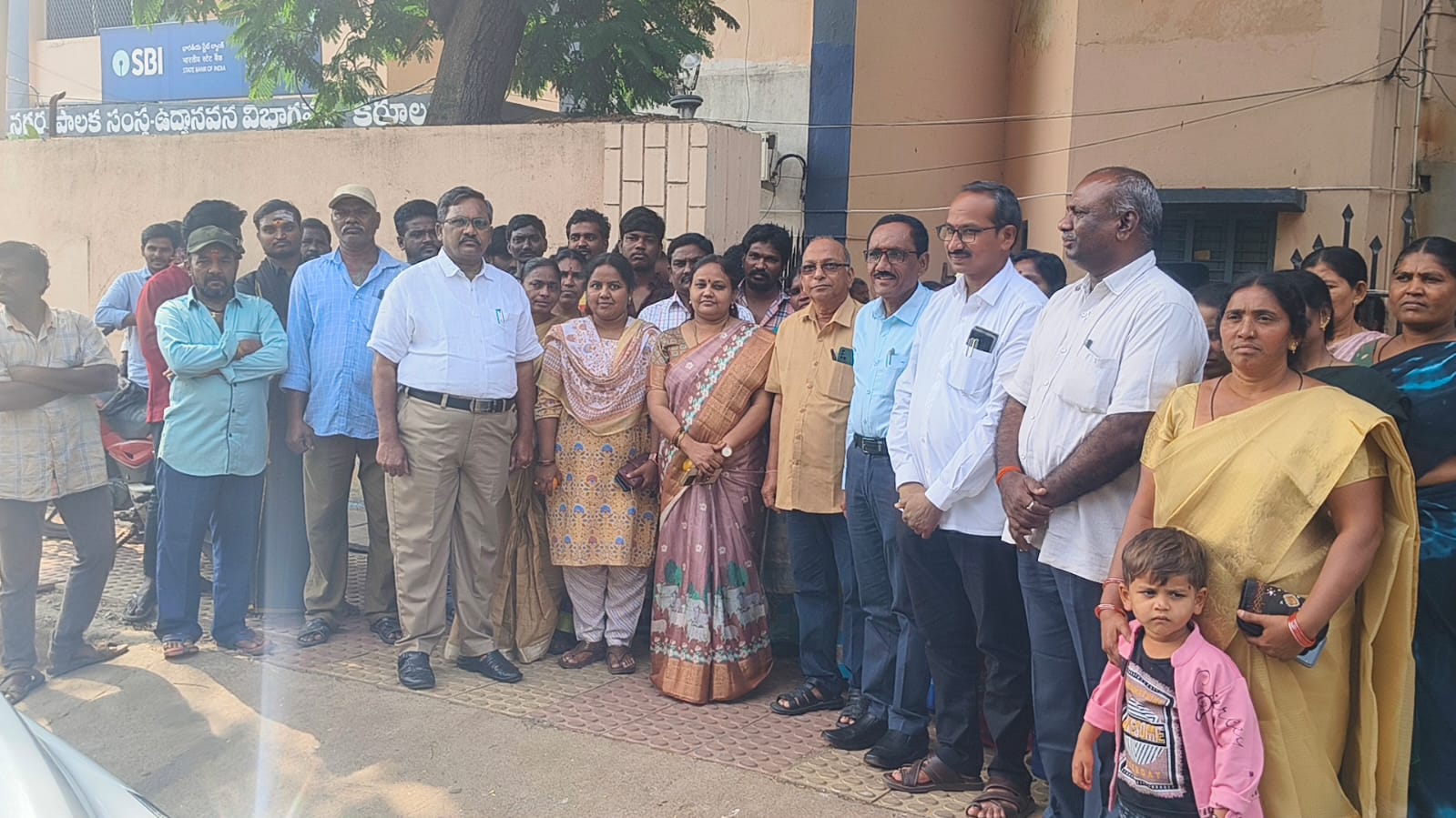 పార్క్ కార్మికుల ఆధ్వర్యంలో నూతన సంవత్సర వేడుకలు పార్క్ కార్మికుల ఆధ్వర్యంలో నూతన సంవత్సర వేడుకలు