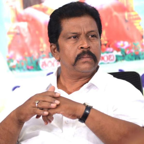 ఆంధ్ర వాళ్ళు తెలంగాణలో వలసలు ఆంధ్ర వాళ్ళు తెలంగాణలో వలసలు