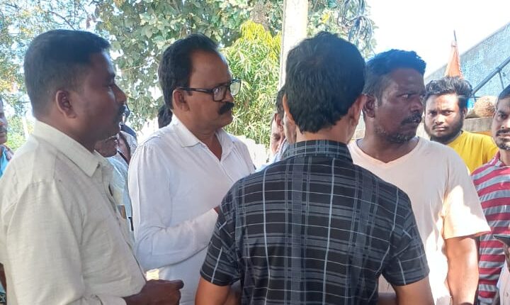 శివప్రసాద్ కుటుంబాన్ని ఆదుకోవాలి శివప్రసాద్ కుటుంబాన్ని ఆదుకోవాలి