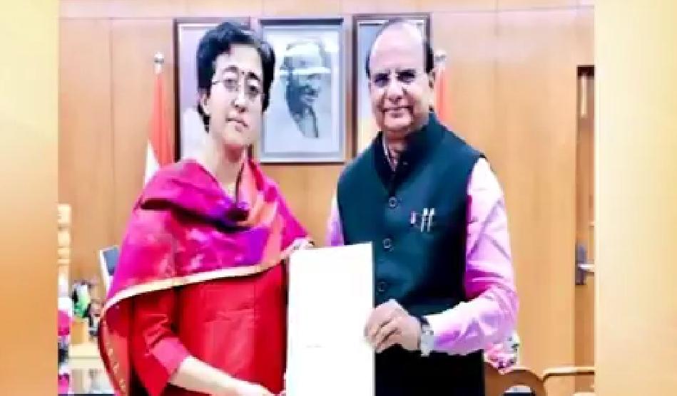 సీఎం పదవికి అమ్ ఆద్మీ నేత అతిశీ రాజీనామా సీఎం పదవికి అమ్ ఆద్మీ నేత అతిశీ రాజీనామా