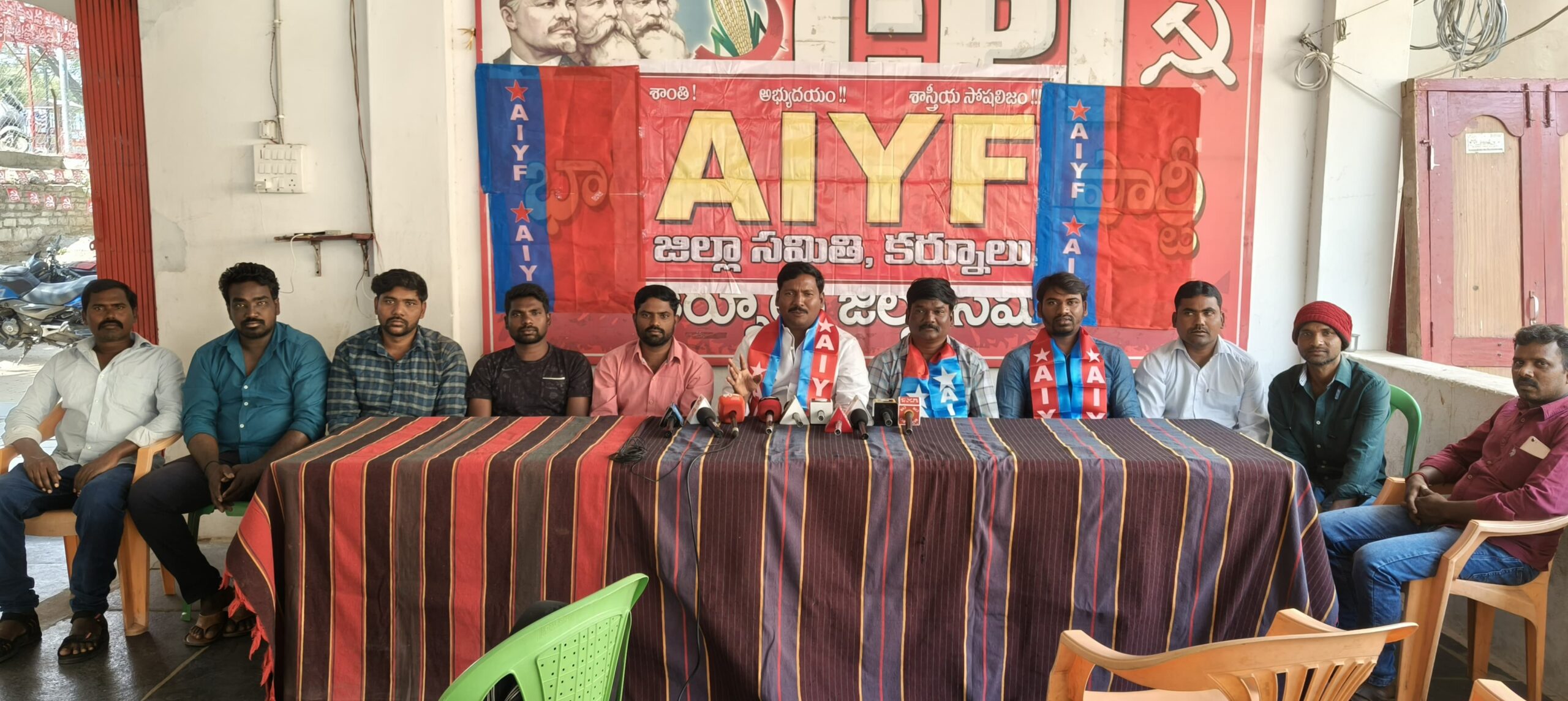 అమరావతిని ఫ్రీ జోన్ గా ప్రకటించాలి అమరావతిని ఫ్రీ జోన్ గా ప్రకటించాలి