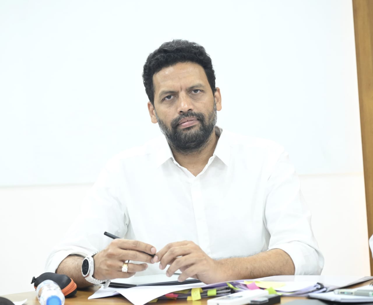 బర్డ్ ఫ్లూపై ప్రజలు ఆందోళన చెందవద్దు. రాష్ట్ర మంత్రి టి.జి భరత్ బర్డ్ ఫ్లూపై ప్రజలు ఆందోళన చెందవద్దు. రాష్ట్ర మంత్రి టి.జి భరత్