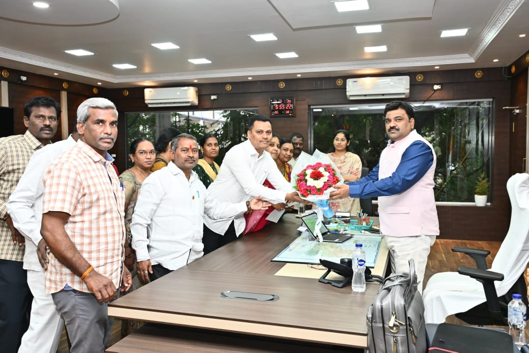 ప్రభుత్వ కార్యాలయంలో షి బాక్స్ లను ఏర్పాటు చేయాలి ప్రభుత్వ కార్యాలయంలో షి బాక్స్ లను ఏర్పాటు చేయాలి
