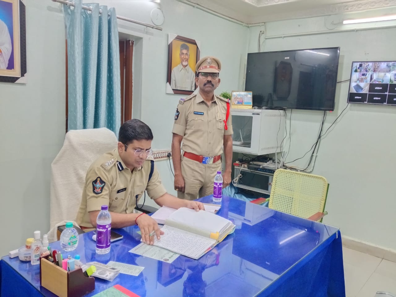 పోలీసు స్టేషన్ ను  తనిఖీ చేసిన జిల్లా ఎస్పీ