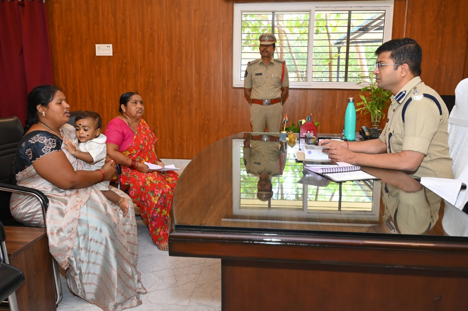 ప్రజా ఫిర్యాదుల పరిష్కార వేదిక కార్యక్రమానికి 113 ఫిర్యాదులు ప్రజా ఫిర్యాదుల పరిష్కార వేదిక కార్యక్రమానికి 113 ఫిర్యాదులు