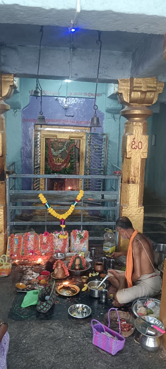 శ్రీ ఆంజనేయస్వామికి ప్రత్యేక పూజలు శ్రీ ఆంజనేయస్వామికి ప్రత్యేక పూజలు