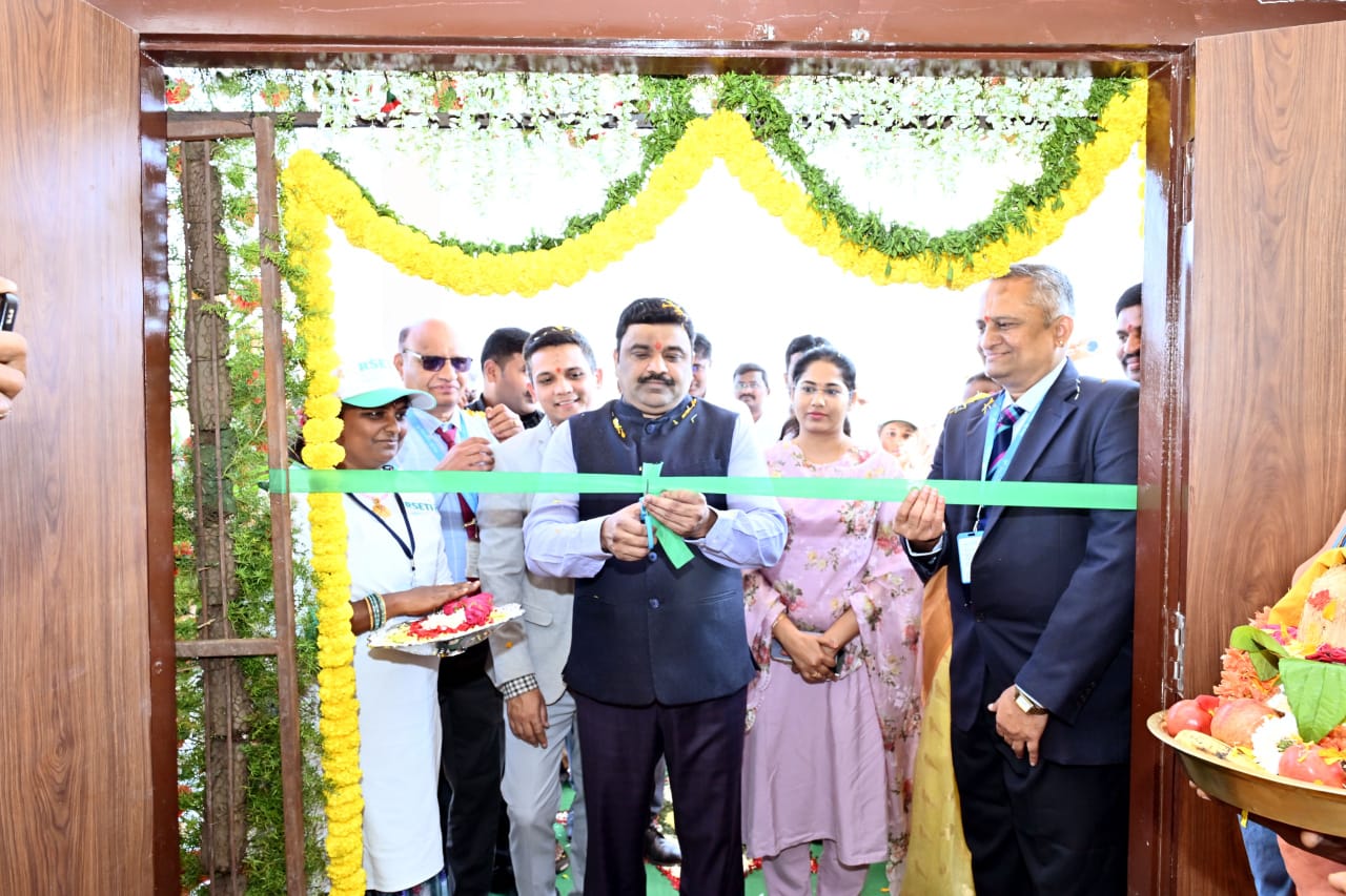 యువత నైపుణ్యాలను పెంపొందించుకుని ఉపాధి అవకాశాలను పొందాలి యువత నైపుణ్యాలను పెంపొందించుకుని ఉపాధి అవకాశాలను పొందాలి