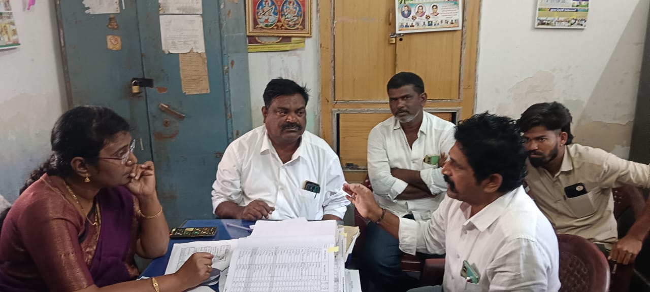 పారిశుధ్య పనుల పై ప్రత్యేక శ్రద్ధ వహించండి పారిశుధ్య పనుల పై ప్రత్యేక శ్రద్ధ వహించండి