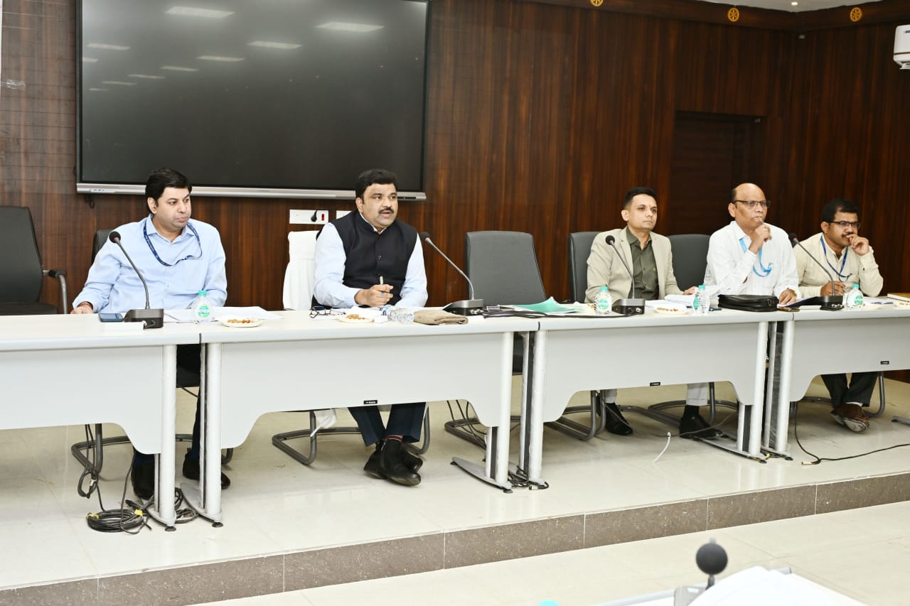 పేదలకు రుణాలు మంజూరు చేయండి పేదలకు రుణాలు మంజూరు చేయండి