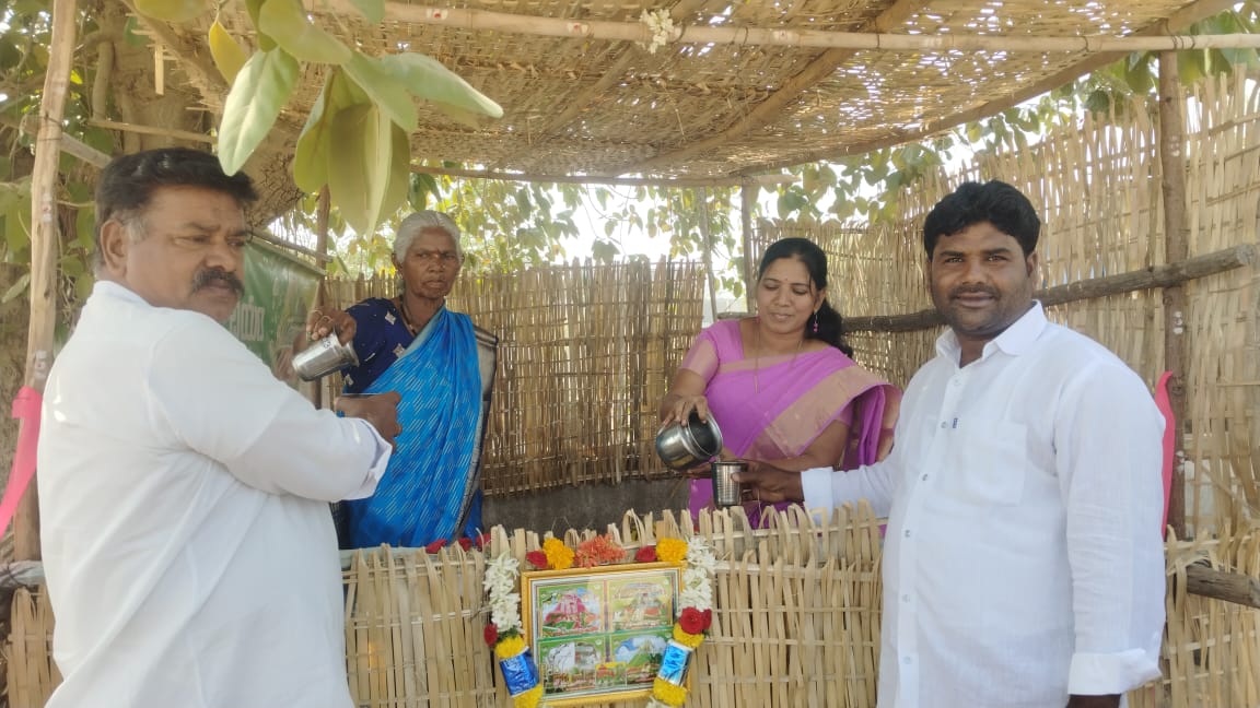ఎస్ ఎస్ వి ఆధ్వర్యంలో చలివేంద్రo ఏర్పాటు ఎస్ ఎస్ వి ఆధ్వర్యంలో చలివేంద్రo ఏర్పాటు