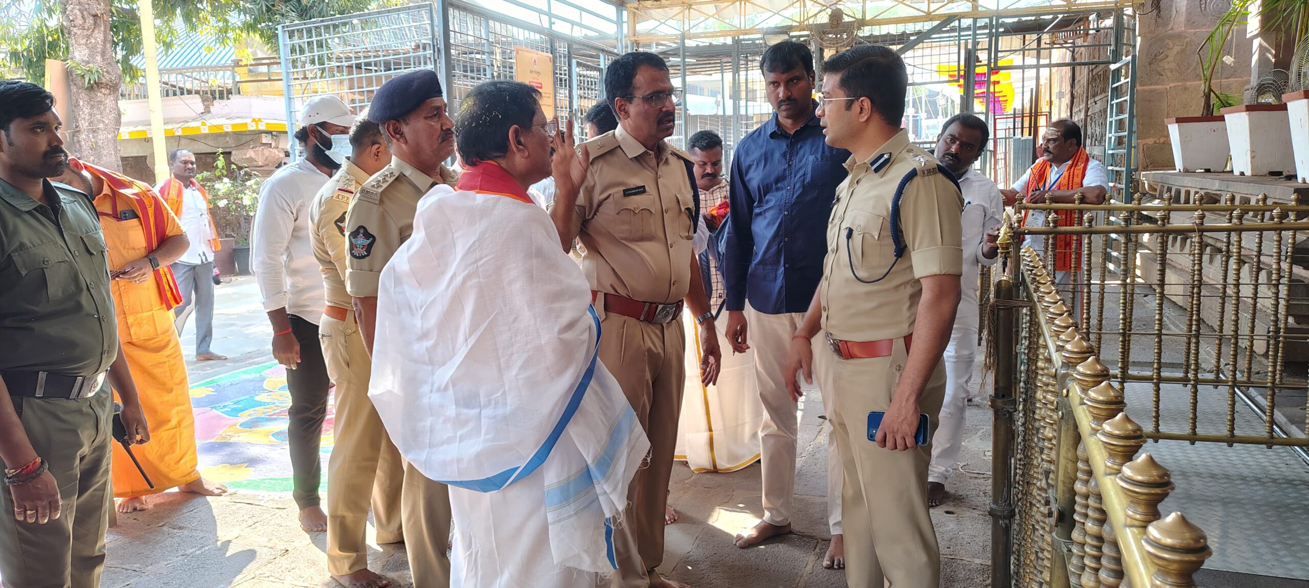 భక్తులకు ఎలాంటి అసౌకర్యం కలగకూడదు