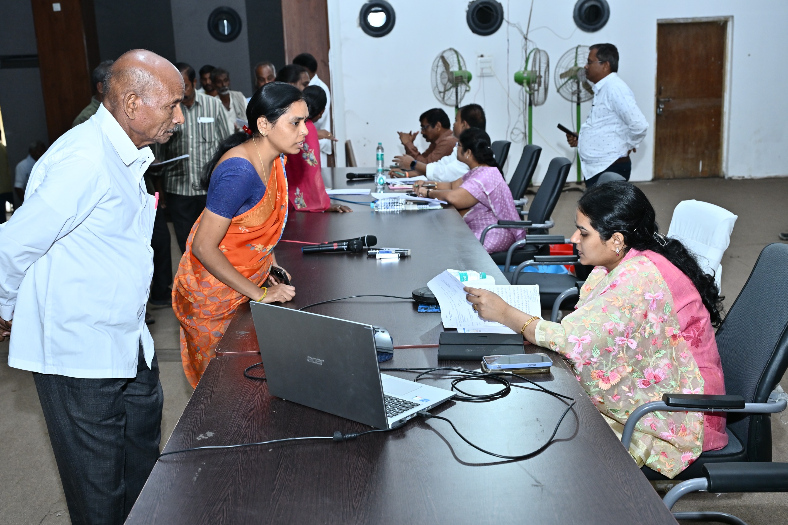 పిజిఆర్ఎస్ లో వచ్చిన దరఖాస్తులను నిర్ణీత గడువులోగా పరిష్కారం చేయాలి పిజిఆర్ఎస్ లో వచ్చిన దరఖాస్తులను నిర్ణీత గడువులోగా పరిష్కారం చేయాలి