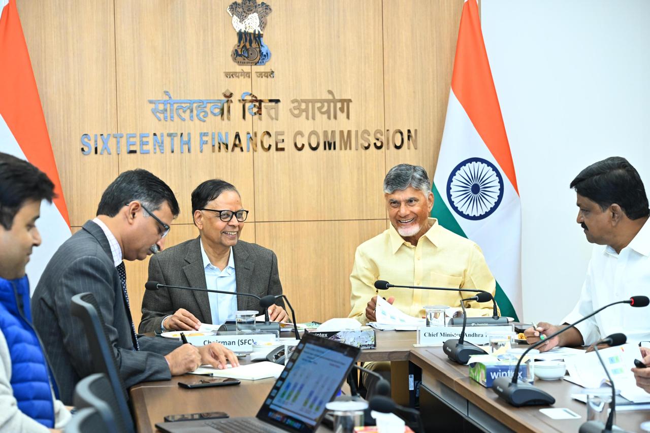 16వ ఆర్ధిక సంఘం ఛైర్మన్ తో భేటీ అయినా సీఎం